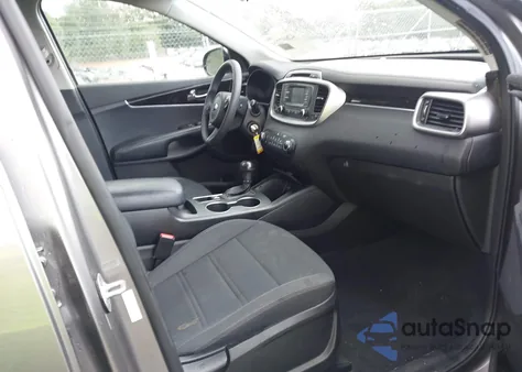 2017 Kia Sorento 2.4L Lx z USA, uszkodzony, nr VIN 5XYPG4A37HG323848